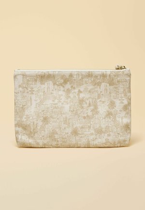 Beige rechteckige Reißverschlusstasche mit einem detaillierten, hellbraunen Stadtbilddruck, der Gebäude, Palmen und Brunnen zeigt.