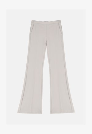 Pantaloni beige da donna a vita alta con gambe svasate, tasche laterali e fascia in vita piatta, distesi su uno sfondo bianco.