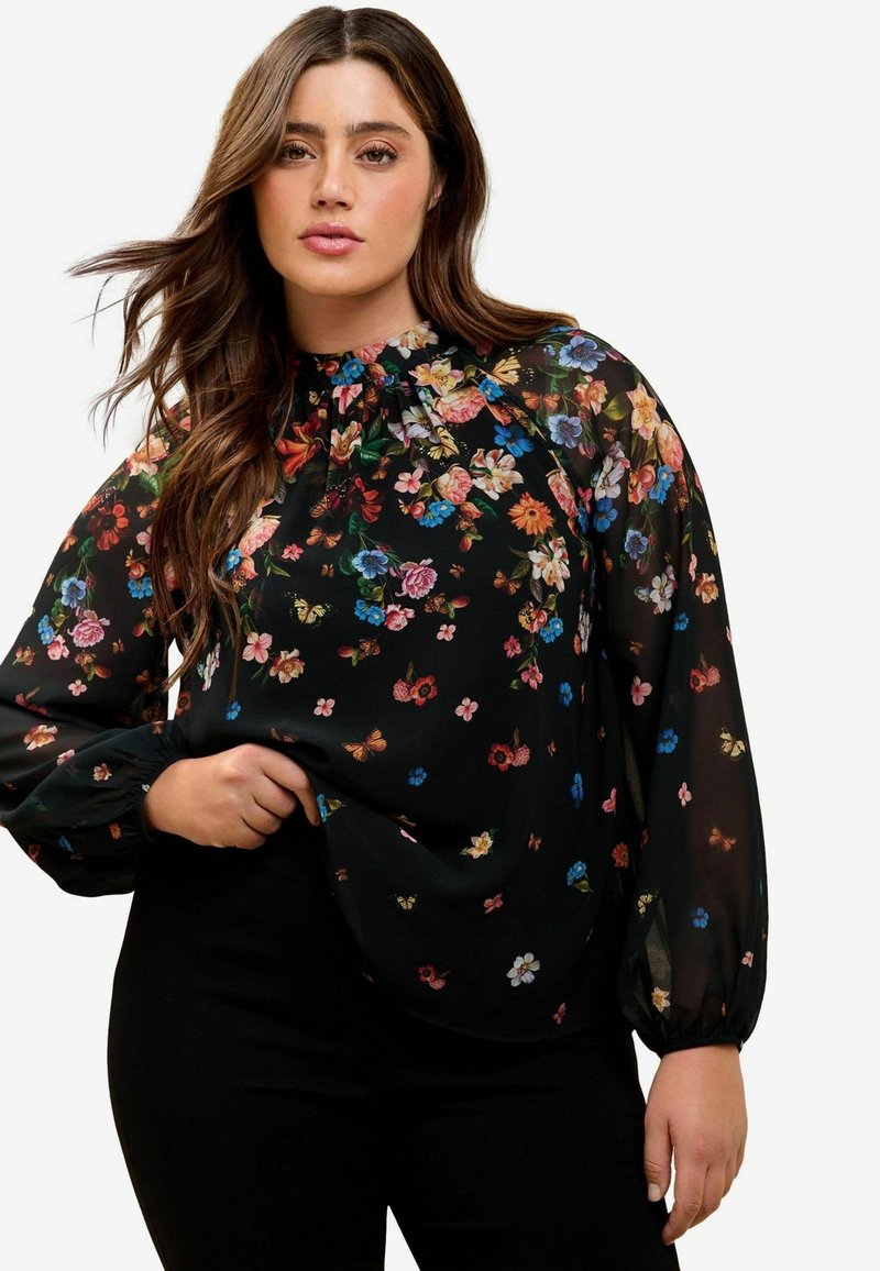 Schwarze Blumenbluse mit langen, gepufften Ärmeln, die über einen gerafften Halsausschnitt und mehrfarbige Blumen und Schmetterlinge auf dem durchsichtigen Stoff verfügt.