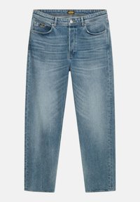 Jeans in denim blu chiaro con vestibilità rilassata, sbiadimenti visibili, design classico a cinque tasche, chiusura con bottone metallico e etichetta del marchio discreta in vita.