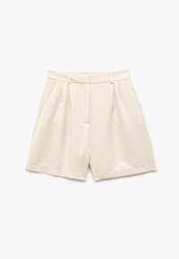 Shorts de color crema de cintura alta con pasadores para cinturón, plisados en la parte delantera, bolsillos laterales y cierre de cremallera.