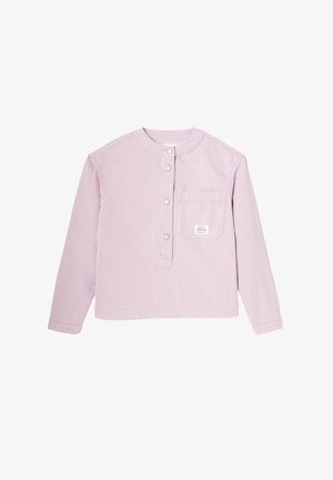 chemise à manches longues à rayures roses claires, dotée d'un col rond, de trois boutons, d'une poche poitrine et d'un tissu doux et texturé.