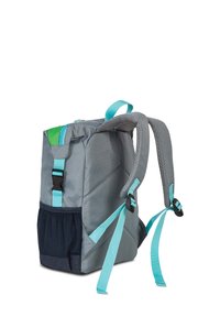 Grauer Rucksack mit türkisen Trägern und Akzenten, ausgestattet mit einem grünen Reißverschlussdetail, gepolsterten Mesh-Trägern und einer kleinen Seitentasche zur Aufbewahrung.