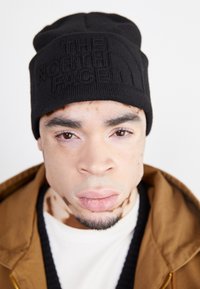 URBAN EMBOSSED BEANIE - Muts - black