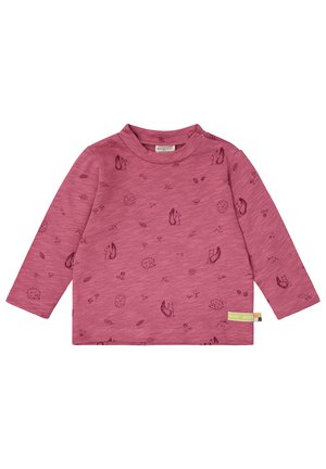 Rosa Langarmshirt aus weichem Stoff, mit einem wiederholten Muster von Igeln, Eichhörnchen und Naturelementen. Etikett an der Seite.
