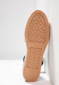 Even&Odd by Zalando Espadrilles - black