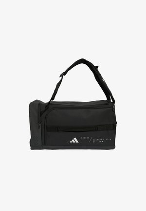 Czarna torba sportowa Adidas z systemem pakowania, regulowanym paskiem na ramię i kieszeniami na zamek.