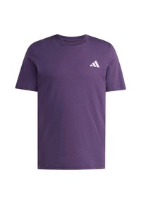 Paarse katoenen t-shirt met ronde hals en korte mouwen. Voorzien van een lichtpaarse Adidas-logo aan de bovenkant aan de linkerkant. Glad van textuur.