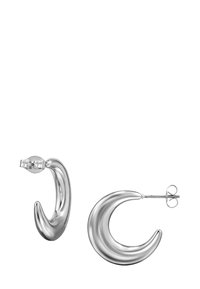 Orecchini in metallo argento con un design astratto curvo e una finitura lucida. Sono dotati di un sistema di fissaggio a stelo e chiusura per un indossamento sicuro.