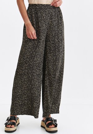 - Spodnie materiałowe