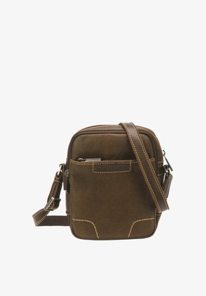 Petit sac bandoulière en cuir marron avec poche avant, couture jaune, sangle ajustable et détails visibles de fermeture éclair.