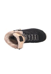Zwarte laarzen met een zachte beige faux fur kraag, voorzien van grijze veters, een gestructureerde bovenkant en een rubberen zool. Versterkte accenten bij de enkel.