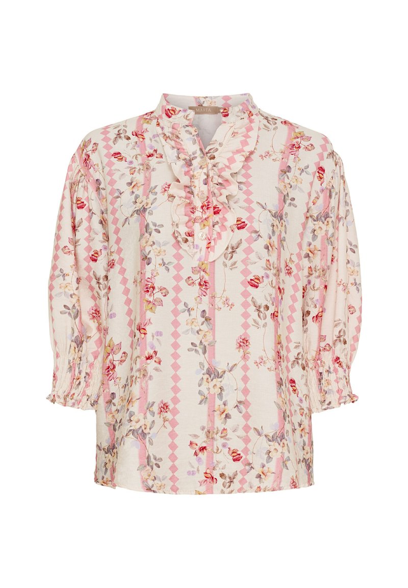 Blomstret bluse i let stof med flæsedetalje ved halsen, knaplukning og trekvartlange pufærmer med elastiske manchetter.