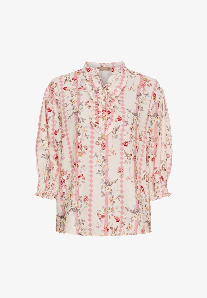 Blomstret bluse i let stof med flæsedetalje ved halsen, knaplukning og trekvartlange pufærmer med elastiske manchetter.