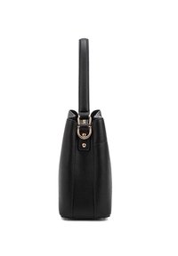 Borsa strutturata nera realizzata in pelle texturizzata. Presenta un manico superiore singolo e un'accattivante finitura in oro sui lati.