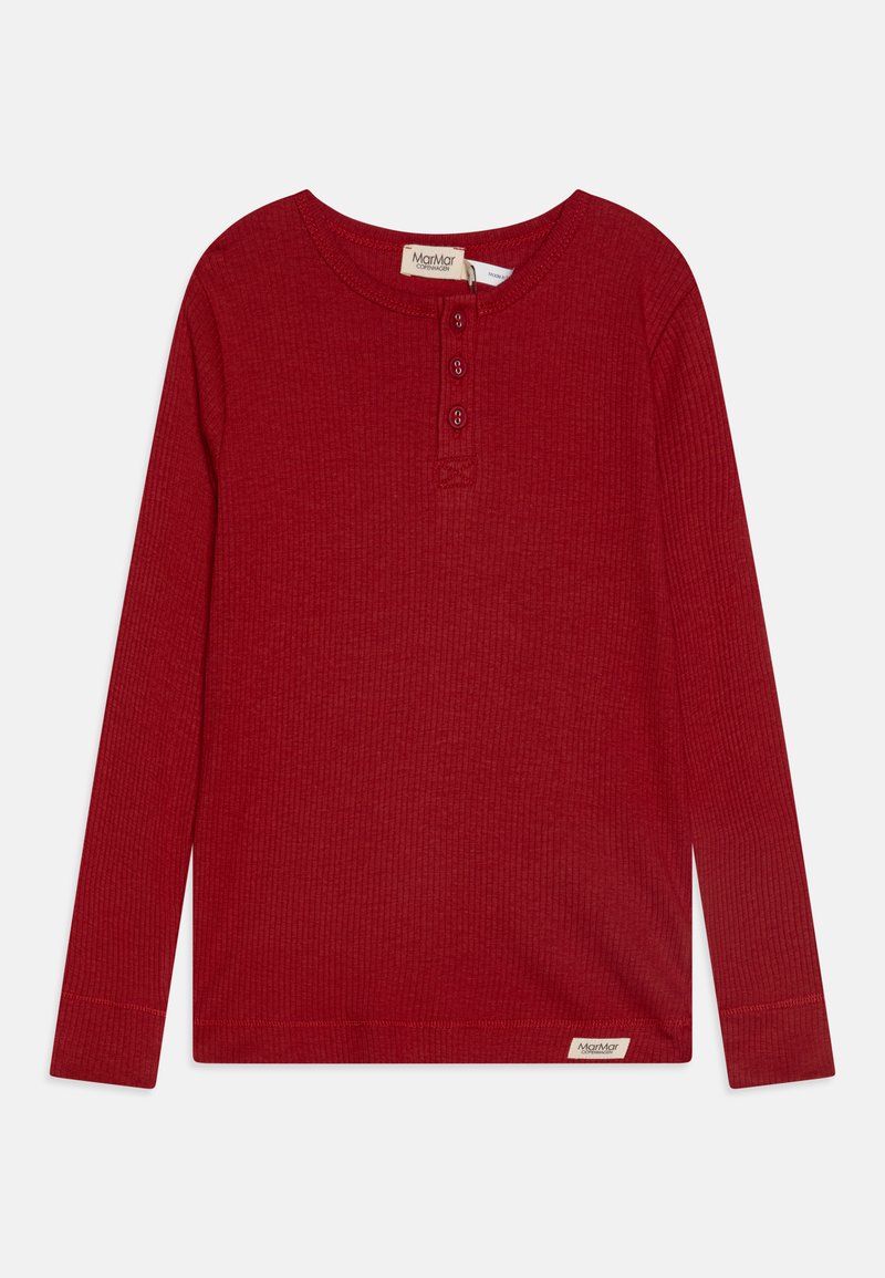 Sarkans garām piedūrēm henley krekls, izgatavots no ribotas auduma, ar apaļu kakla izgriezumu un trīs pogu slēdzējs. Mazs zīmola etiķetes uz hem.