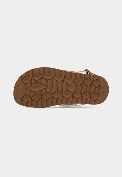 Εξωτερική σόλα σανδάλι με γεωμετρικό μοτίβο πέλματος, κατασκευασμένη από λάστιχο, με ορατή σήμανση "MICHAEL KORS" στην περιοχή της φτέρνας.