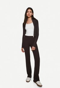 Bershka Vesta na kopčanje - dark brown