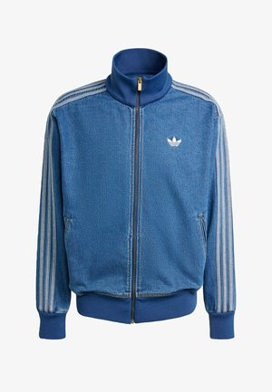 Niebieska kurtka dżinsowa na zamek, z białymi trzema paskami na rękawach, wysokim kołnierzem i przednimi kieszeniami. Miękka tekstura z ribbowanymi mankietami.