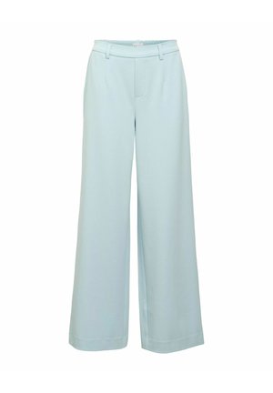 Gaiši zili plaša piegriezuma bikses no gluda, mīksta materiāla. Tās ir aprīkotas ar priekšējām kabatām un taisnu jostasvietu, kas piešķir tām formālu izskatu.