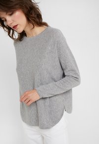 Davida Cashmere CURVED SWEATER - Camisola - light grey