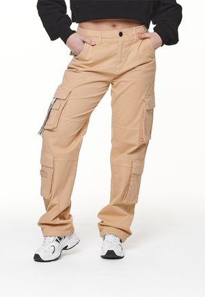 TANAMI WIDE PANTS - Armijas stila bikses - safari sand