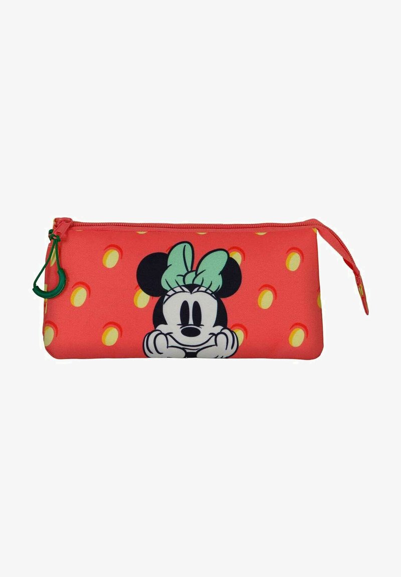 Estuche de lápices coral con puntos amarillos, que presenta un ratón de dibujos animados con un lazo verde. Cierre con cremallera y un detalle verde en el tirador de la cremallera.