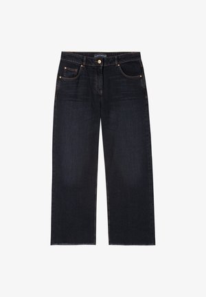 Dunkelblaue weit geschnittene Jeans mit fünf Taschen, Knopfverschluss und sichtbaren braunen Nähten.