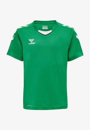 Maillot de sport vert à manches courtes, design en V, accents blanches contrastants sur les épaules et logo imprimé sur la poitrine.