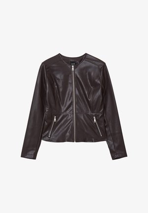Giacca in ecopelle marrone con colletto rotondo, chiusura frontale con zip e due tasche laterali con zip. Presenta un motivo testurizzato e una silhouette aderente.