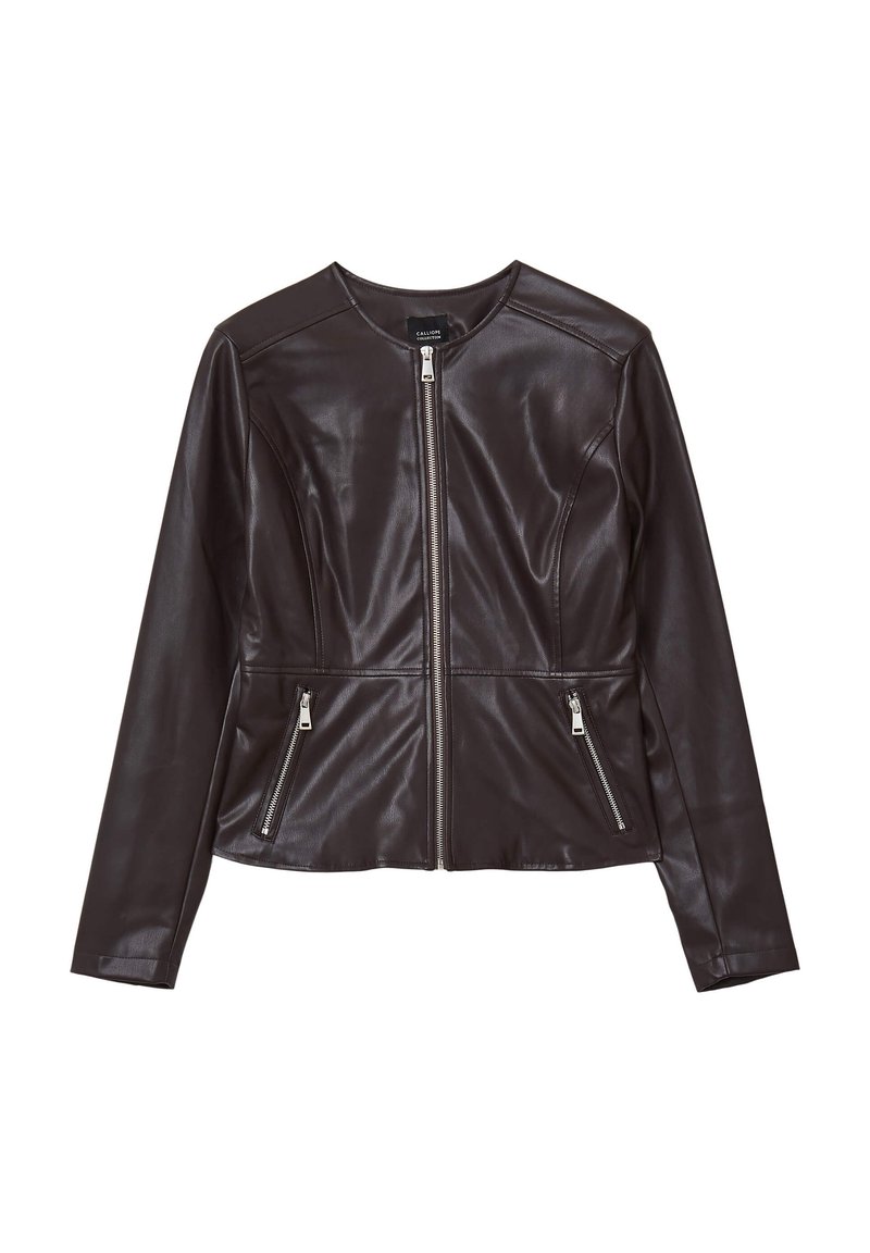 Braune Kunstlederjacke mit rundem Ausschnitt, vorderem Reißverschluss und zwei seitlichen Reißverschlusstaschen. Verfügt über ein strukturiertes Muster und eine taillierte Silhouette.