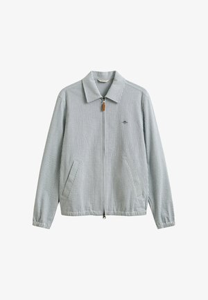 Lichtblauw en wit dun gestreept jack met rits en kraag, twee voorzakken en een klein geborduurd logo op de borst.