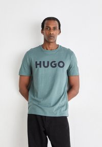 HUGO DULIVIO - Tricou cu imprimeu - dark green