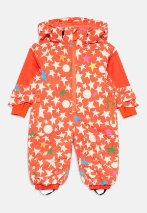 Winter onesie in feloranje met ster- en cirkelpatronen. Voorzien van een ritssluiting, capuchon, elastische manchetten en reflecterende accenten.
