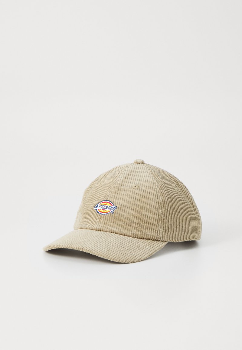 Khaki kordfløyels baseball caps med seks paneler, buet skjerm og brodert logo med flerfargede aksenter. Teksturert stoff.