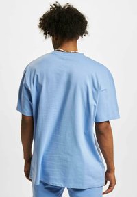 DEF RODA - Printtipaita - blue