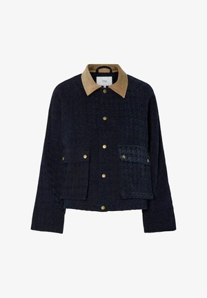 Mørkeblå quiltet jakke med en lysebrun corduroy-krave, to forlommer og guld trykknapper. Har struktureret stof og en afslappet pasform.