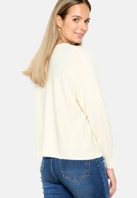 LolaLiza WITH BATWING SLEEVES - Kardiganas - offwhite