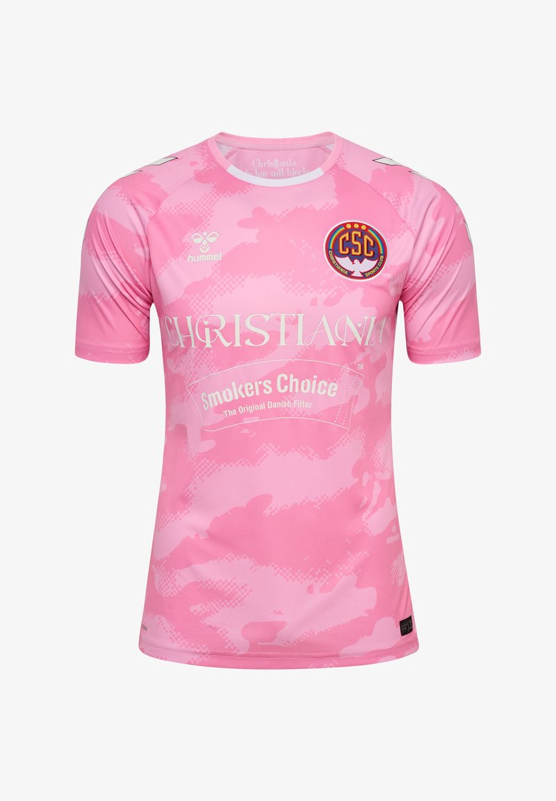 Lyserød camouflagemønster kortærmet sportstrøje med Christiania-logo, CSC-mærke, Hummel-logo og "Smoker’s Choice" sponsortekst på fronten.