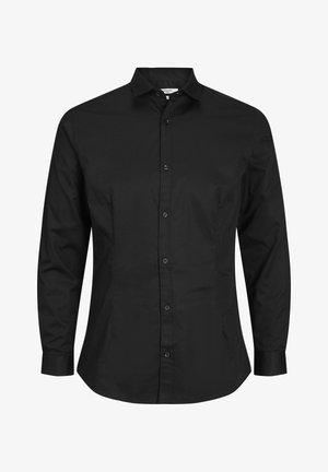 Czarna koszula z długimi rękawami, z kołnierzykiem na guziki, pojedynczą kieszenią na piersi i zapięciem na guziki z przodu. Gładki materiał bawełniany bez wzorów.