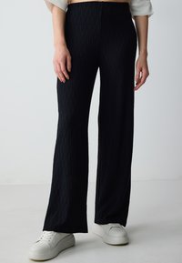 HIGH-WAISTED WIDE - Stoffhose - black