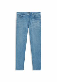 I jeans in denim blu chiaro presentano una vestibilità a gamba dritta, cinque tasche e una leggera sfumatura. Il design include una chiusura frontale con bottone e zip.