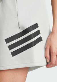 adidas Sportswear Träningsshorts - silver