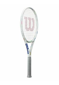 Raqueta de tenis Wilson con marco blanco, logo rojo y empuñadura gris. Presenta una red de tejido apretado y acentos coloridos en el eje.