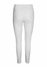 Hvide denimbukser i slim fit med to baglommer og en glat tekstur, designet med en standard talje og ankellængde.