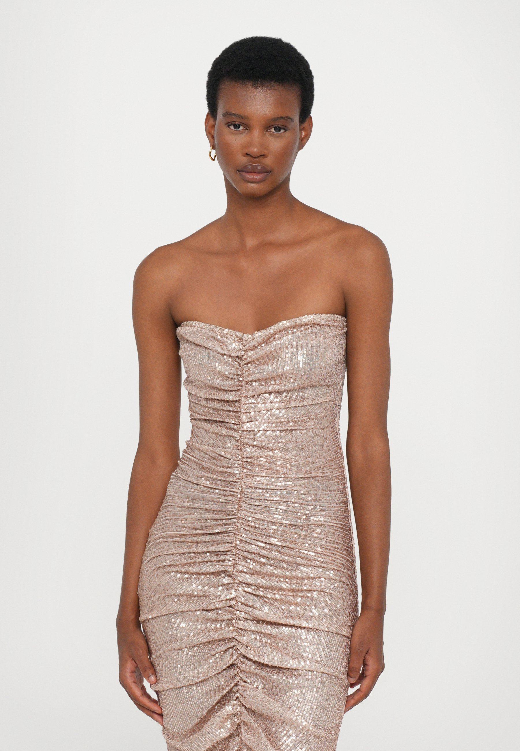 オールインワン・サロペット Norma Kamali Strapless Shirred Midi Dress - Beige Norma Kamali STRAPLESS SHIRRED FRONT DRESS TO KNEE