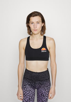 Sujetador deportivo negro con escote redondo y detalle de logo en rojo, naranja y blanco. Combinado con leggings con estampado de leopardo morado.