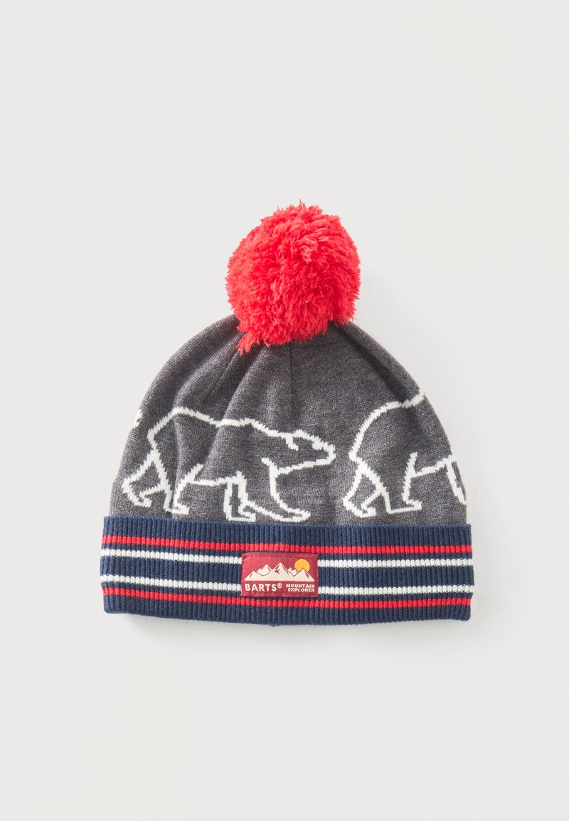 Bonnet d'hiver gris en tricot avec motifs d'ours polaires blancs, bord-côte rayé bleu marine et rouge, pompon rouge sur le dessus, et une étiquette "Barts Mountain Explorer".