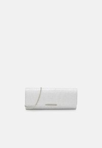 Hopeinen kimaltava clutch-laukku, jossa on sileä tekstuuri, suorakulmainen muoto ja hopeasävyinen ketjun olkahihna. Edessä metallinen yksityiskohta.