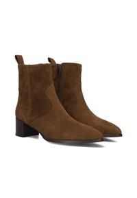 Bruine leren enkellaarzen met een tapse neus, een zijrits en een blokhak van 7,5 cm. Voorzien van een lus aan de achterkant. Gladde textuur.